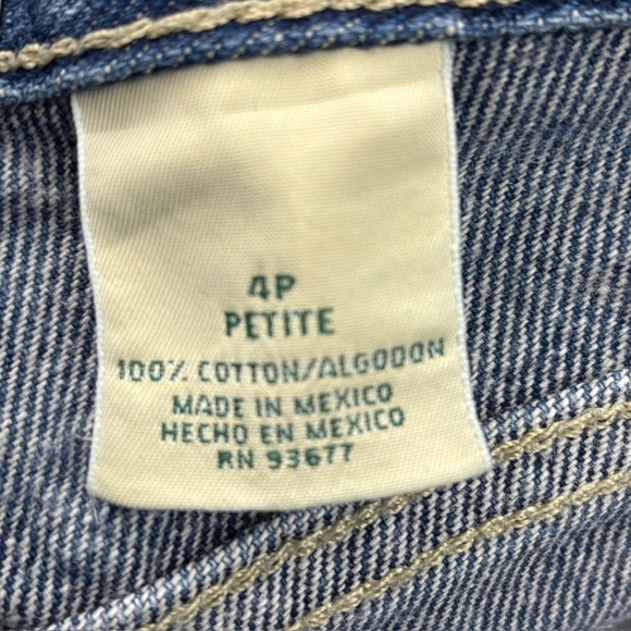 St. John's Bay Relaxed Fit Women's size 4P Dark Wash Blue Denim jeans - Picture 3 of 4